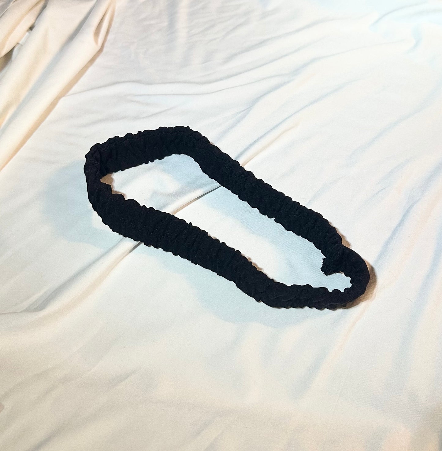 Thigh garters