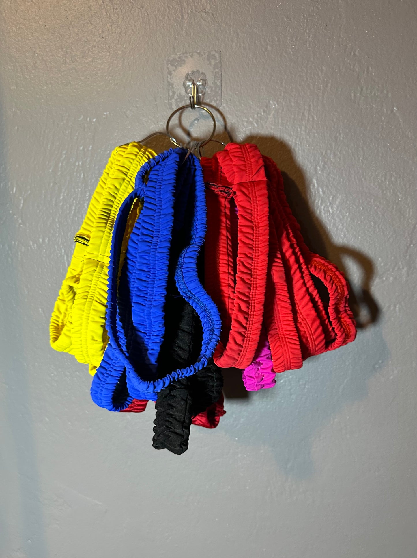 Thigh garters