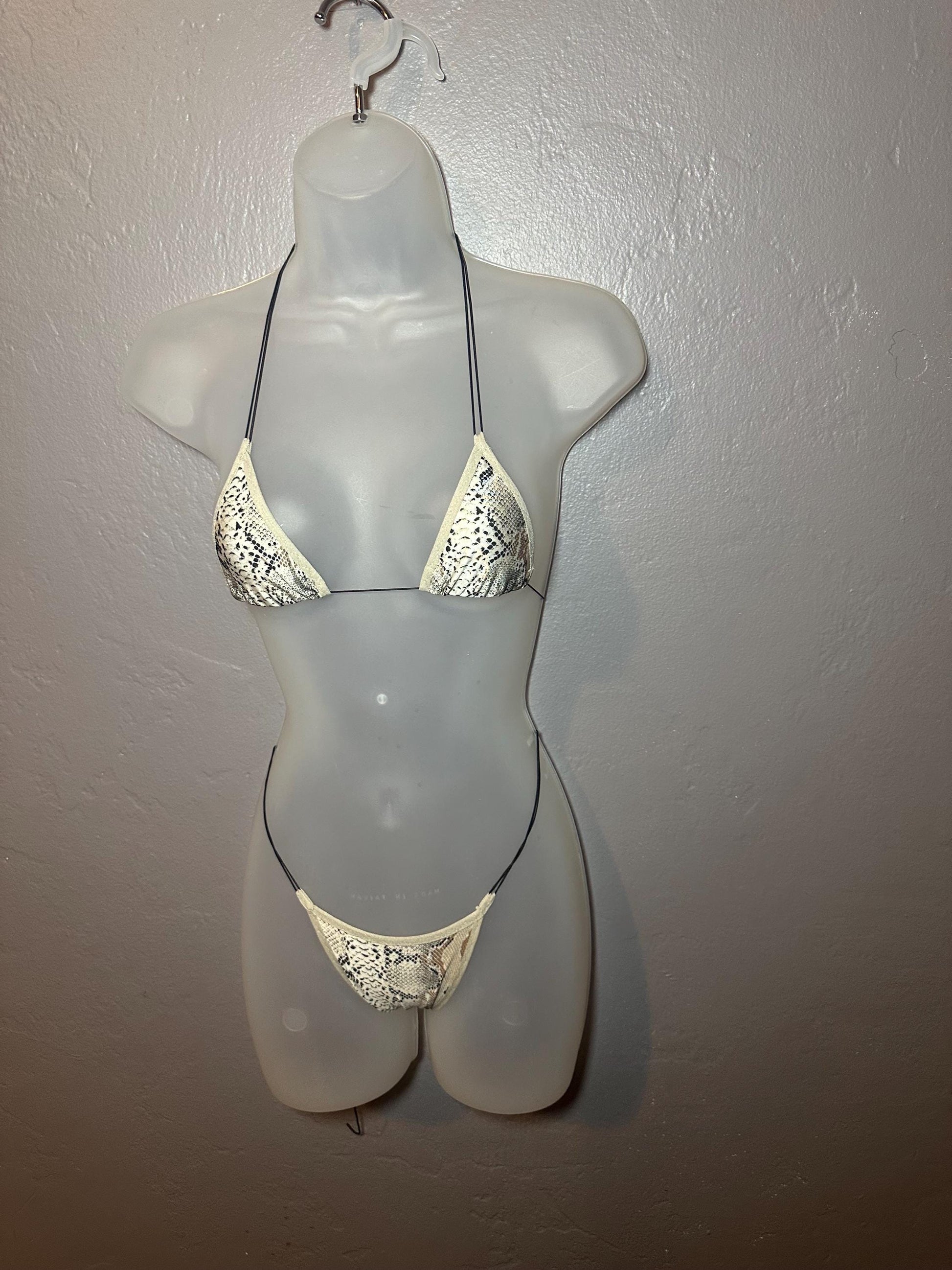 Snakeskin exotic dancewear two piece microkini snakeskin pront thong set, alligator print stripper exotic dancewear bikini